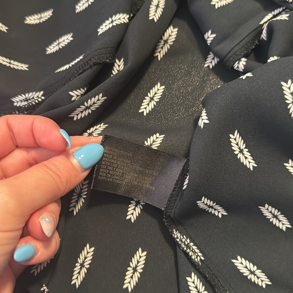 Worthington Black Business Casual Tank Geometric Button Down Blouse Size Medium - Picture 6 of 6